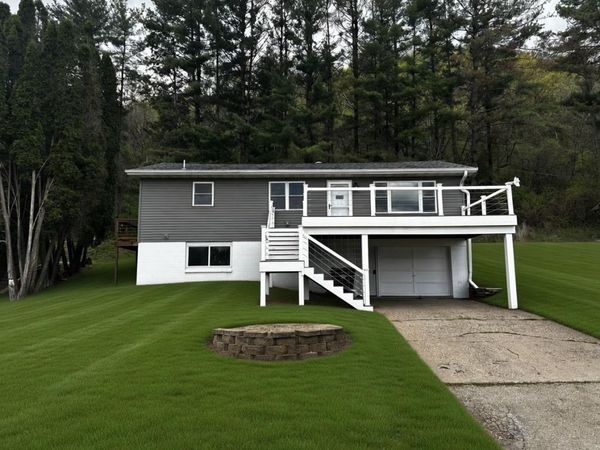 357 Terrace Drive, New Albin, IA 52160