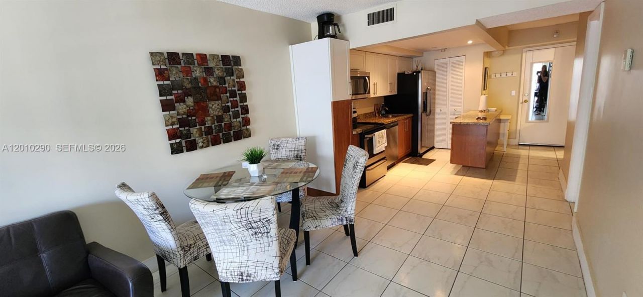 201 178th Dr , Unit 416, Sunny Isles Beach, FL 33160 Photo