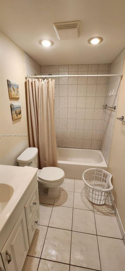 201 178th Dr , Unit 416, Sunny Isles Beach, FL 33160 Photo