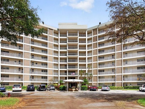 3090 N Course Dr , Unit 807, Pompano Beach, FL 33069