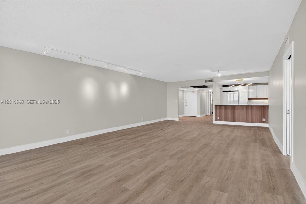 3090 N Course Dr, Unit 807, Pompano Beach, FL 33069 Photo