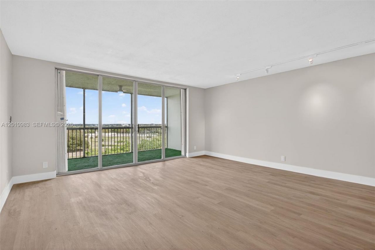 3090 N Course Dr, Unit 807, Pompano Beach, FL 33069 Photo