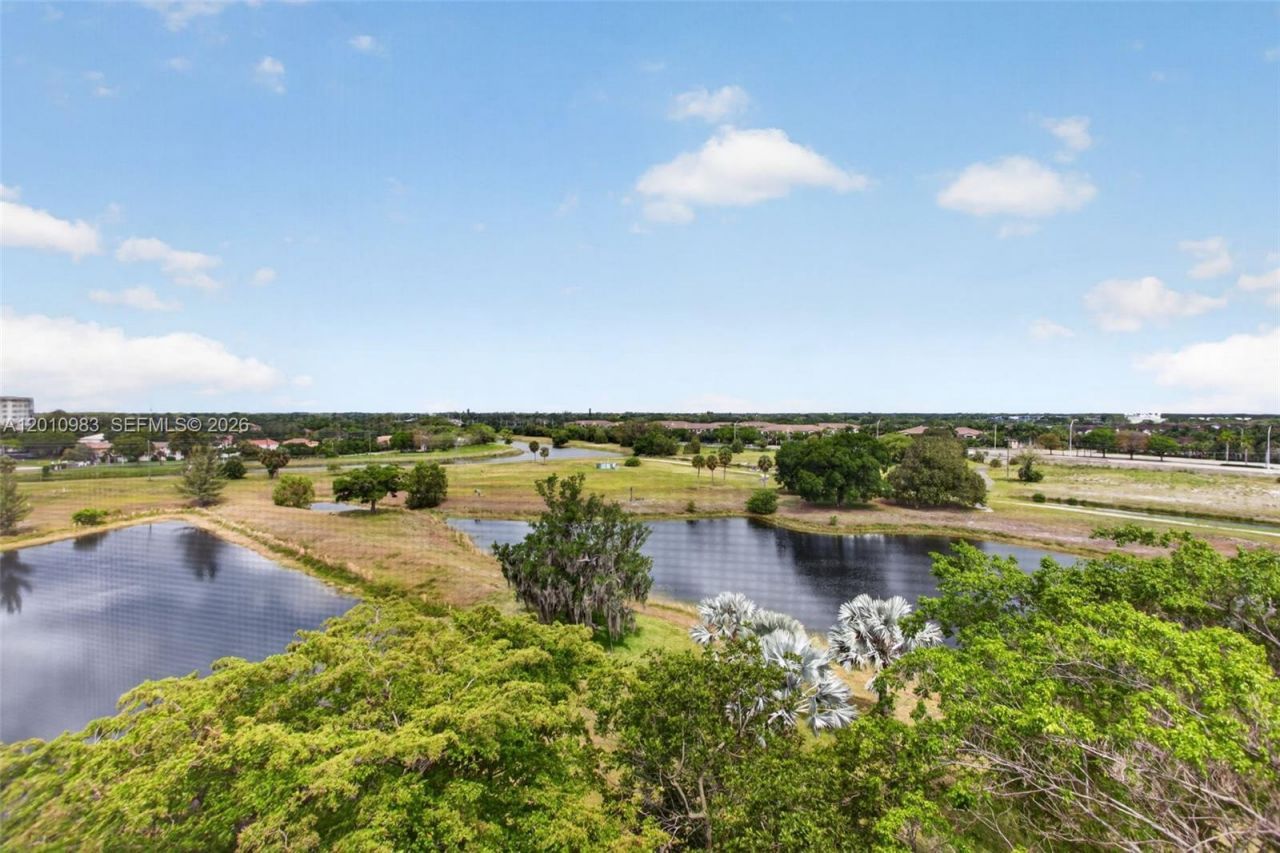 3090 N Course Dr, Unit 807, Pompano Beach, FL 33069 Photo