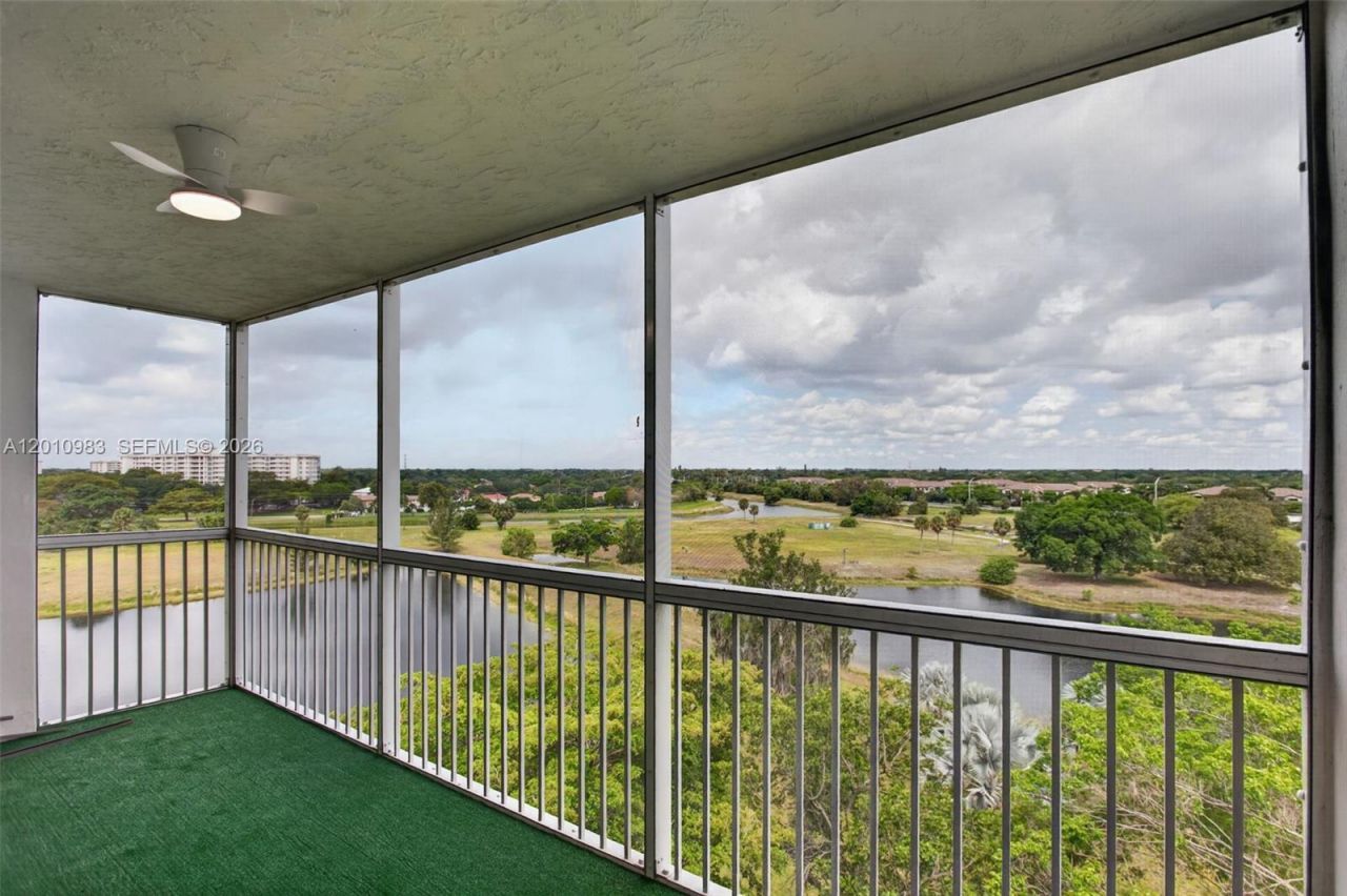 3090 N Course Dr, Unit 807, Pompano Beach, FL 33069 Photo