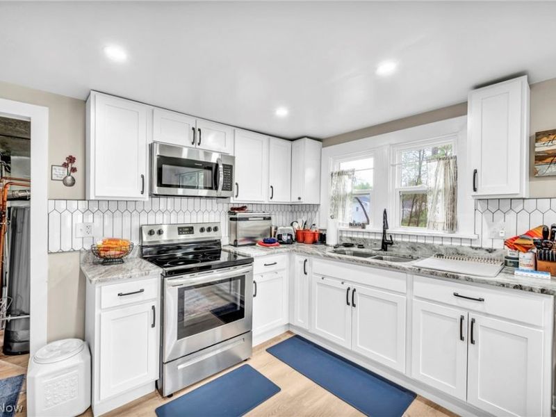 7476 Pinehurst Drive, Mentor on the Lake, OH 44060 Photo 14