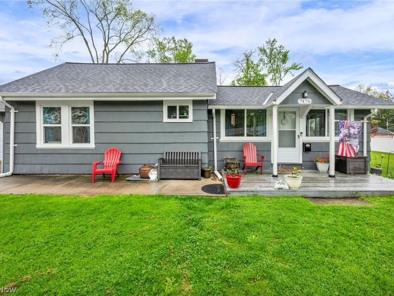 7476 Pinehurst Drive, Mentor on the Lake, OH 44060 Photo 2