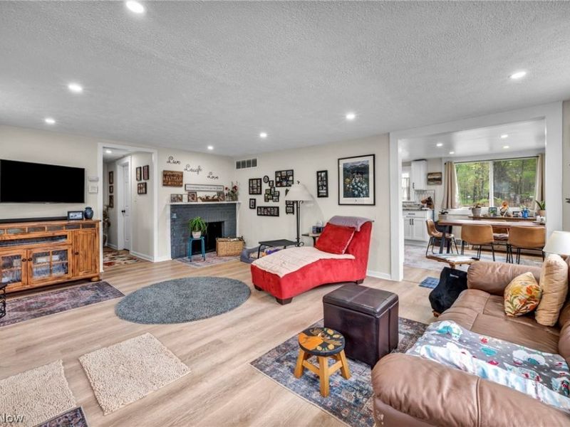7476 Pinehurst Drive, Mentor on the Lake, OH 44060 Photo 7