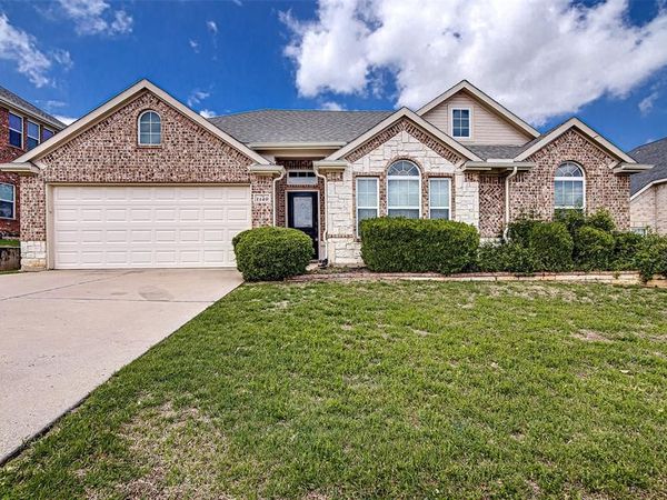 1140 Hidden Meadow Drive, Burleson, TX 76028
