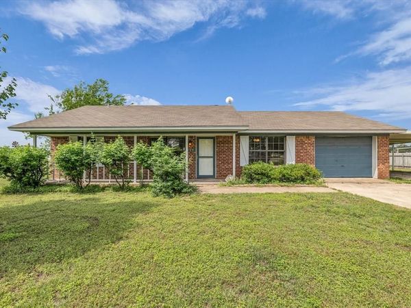 339 S Pleasant Hill Road , Axtell, TX 76624