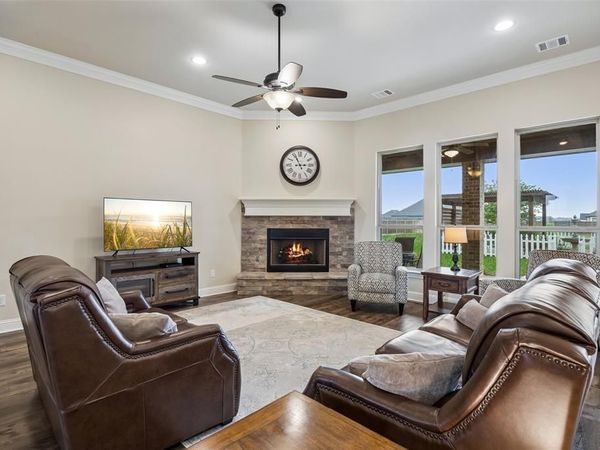 8221 Palmer Lane, Waxahachie, TX 75167