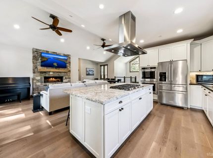 2308 Oregon Avenue, South Lake Tahoe, CA 96150 Photo