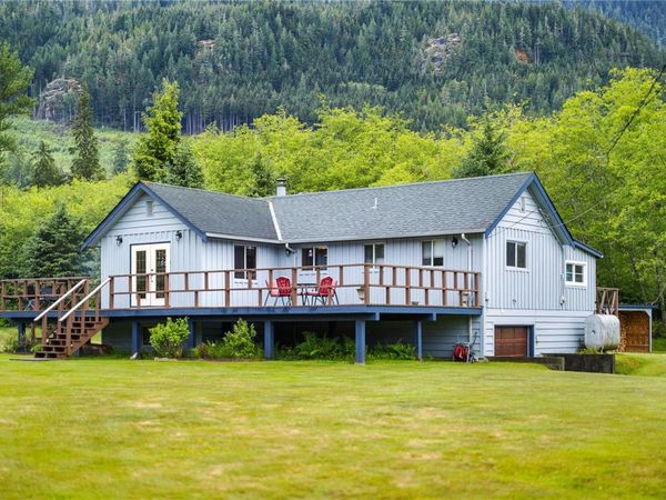 843 Sayward Rd, Sayward, BC V0P 1R0