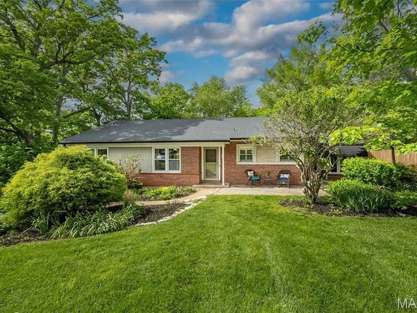 1889 N Signal Hills Drive, Kirkwood, MO 63122