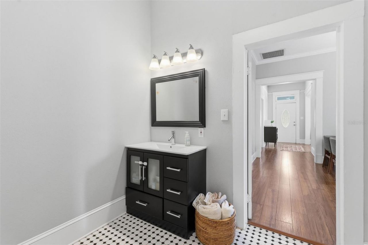3907 N Tampa Street, Tampa, FL 33603 Photo