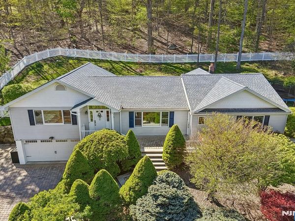 63 Danebury Downs, Upper Saddle River, NJ 07458