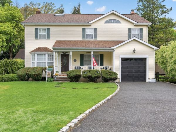 28 Midway Avenue, Locust Valley, NY 11560