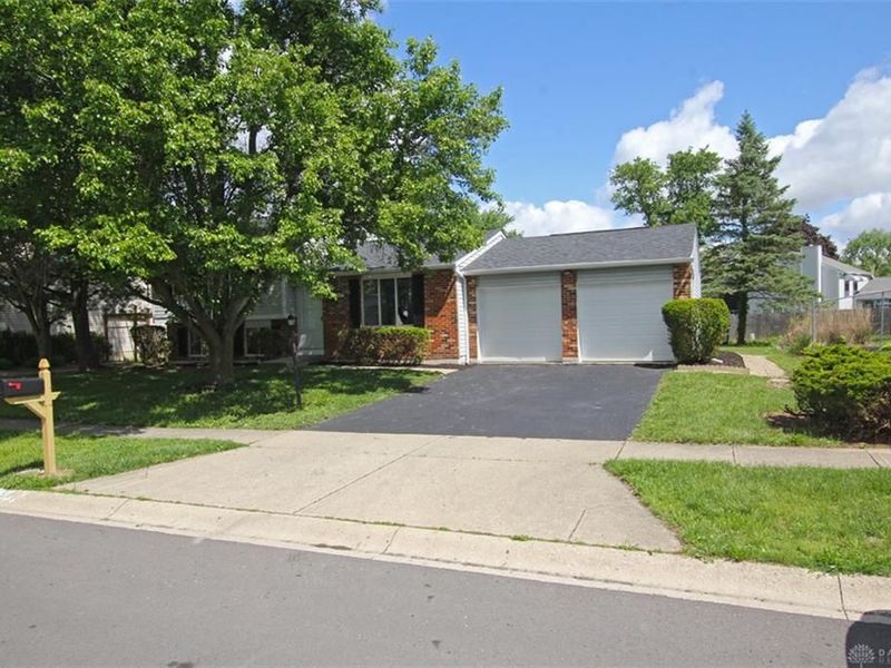 5917 Summersweet Drive, Clayton, OH 45315 Photo 2