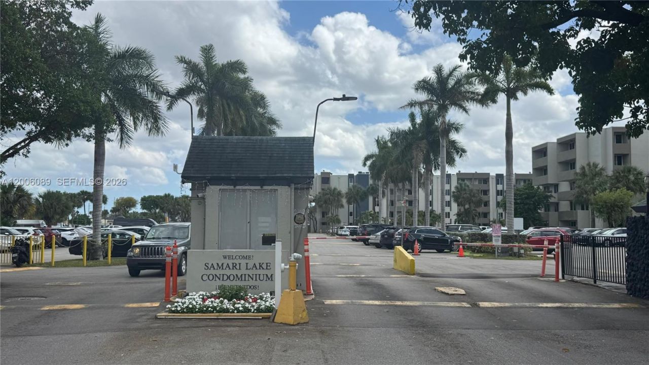 10090 NW 80th Ct, Unit 1203, Hialeah Gardens, FL 33016 Photo