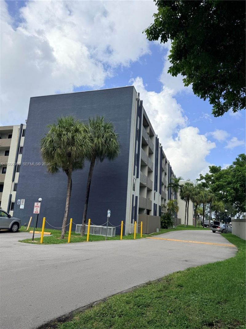 10090 NW 80th Ct, Unit 1203, Hialeah Gardens, FL 33016 Photo