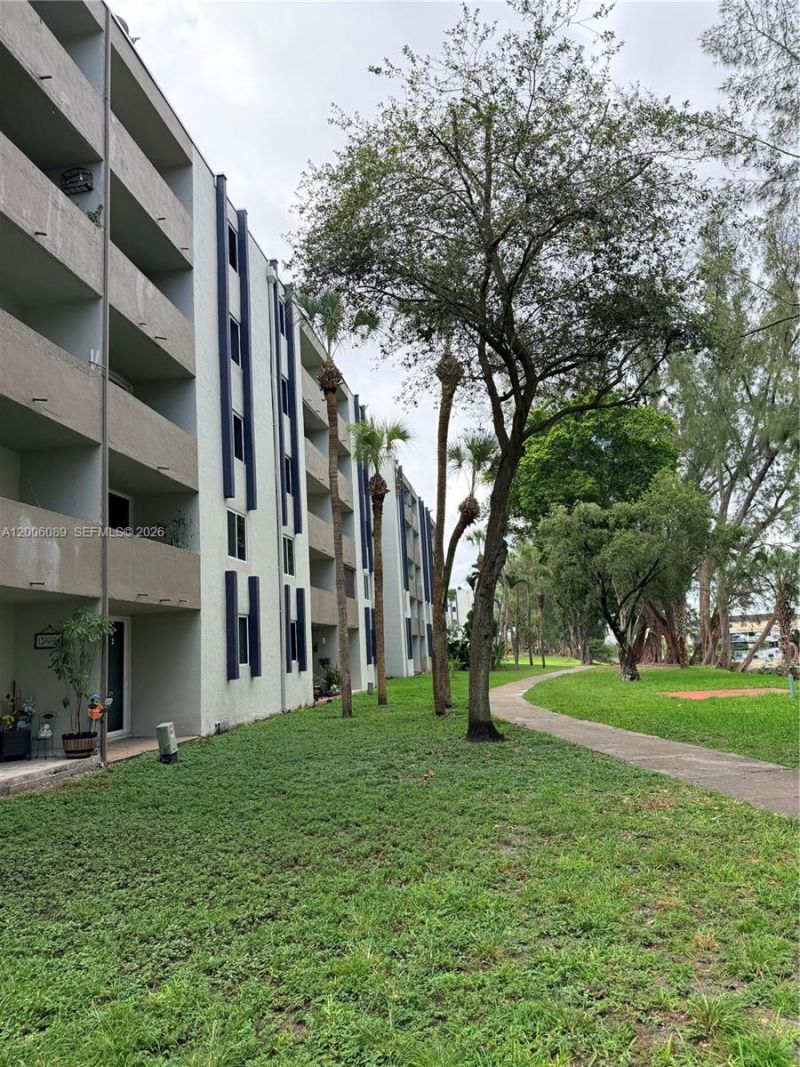 10090 NW 80th Ct, Unit 1203, Hialeah Gardens, FL 33016 Photo