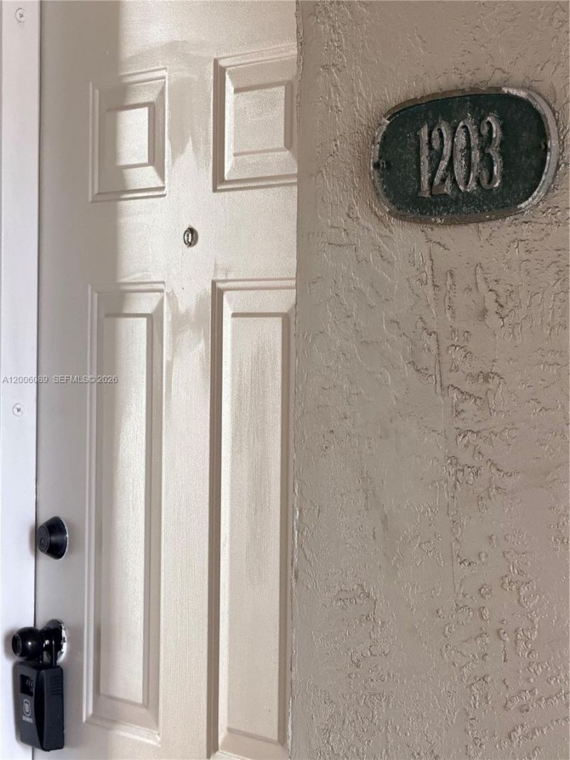 10090 NW 80th Ct, Unit 1203, Hialeah Gardens, FL 33016 Photo