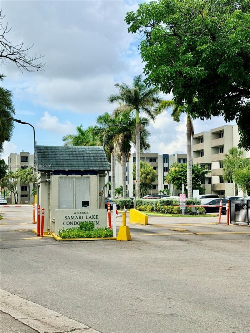10090 NW 80th Ct, Unit 1203, Hialeah Gardens, FL 33016 Photo