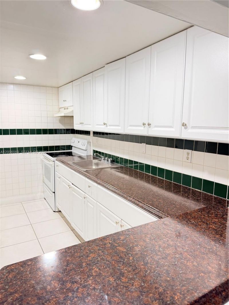 10090 NW 80th Ct, Unit 1203, Hialeah Gardens, FL 33016 Photo