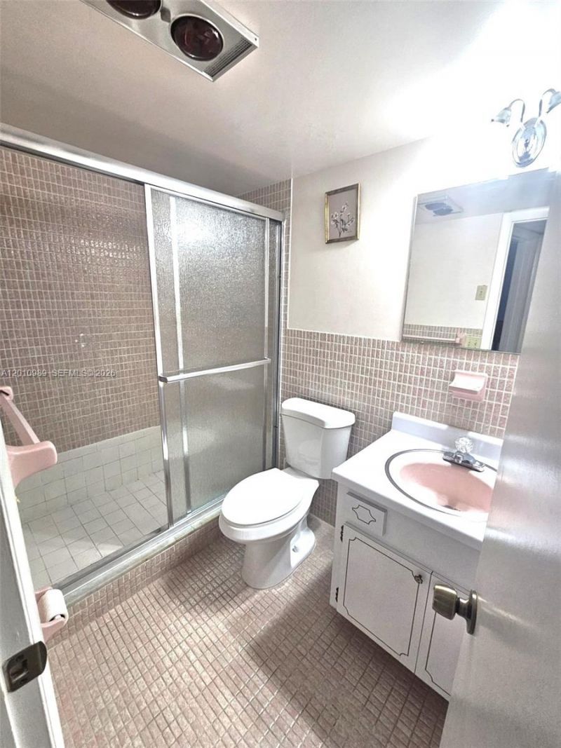 2097 S Ocean Dr, Unit 305, Hallandale Beach, FL 33009 Photo