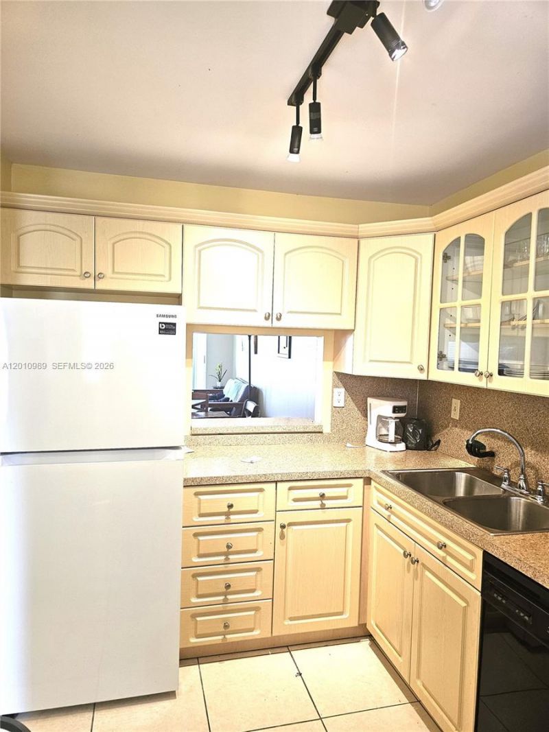 2097 S Ocean Dr, Unit 305, Hallandale Beach, FL 33009 Photo
