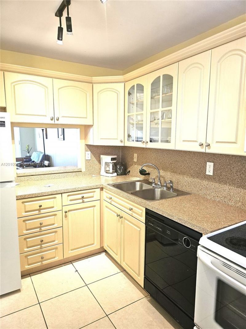 2097 S Ocean Dr, Unit 305, Hallandale Beach, FL 33009 Photo