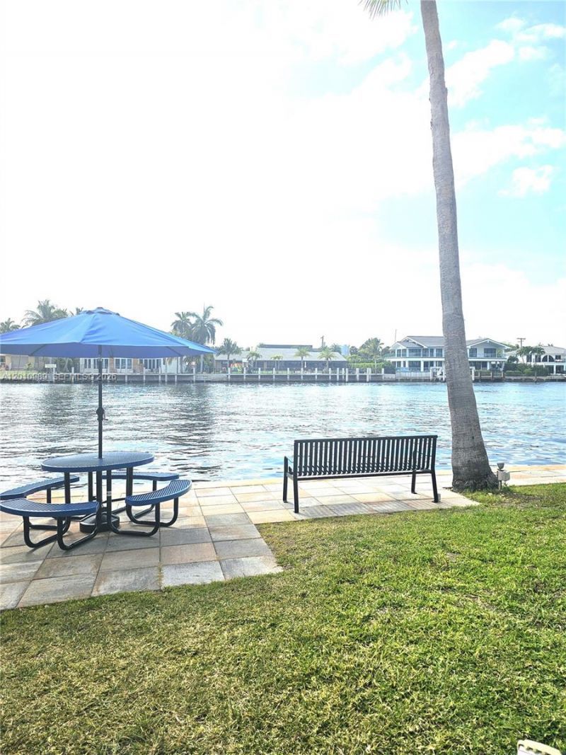 2097 S Ocean Dr, Unit 305, Hallandale Beach, FL 33009 Photo