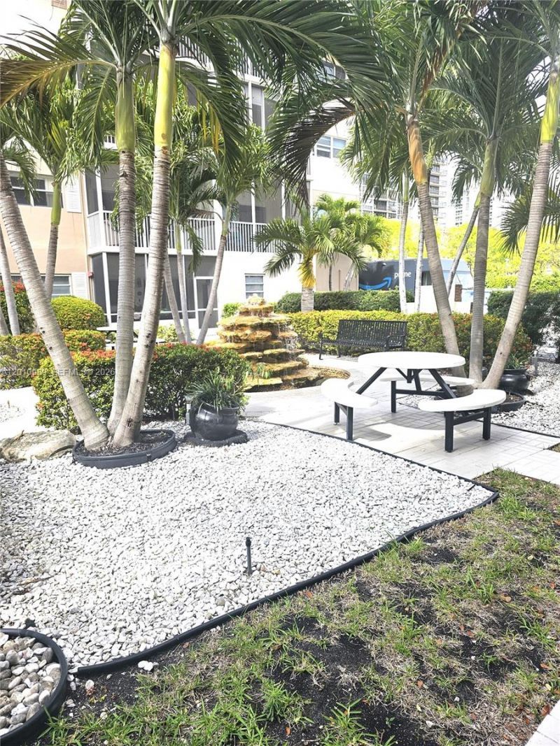 2097 S Ocean Dr, Unit 305, Hallandale Beach, FL 33009 Photo
