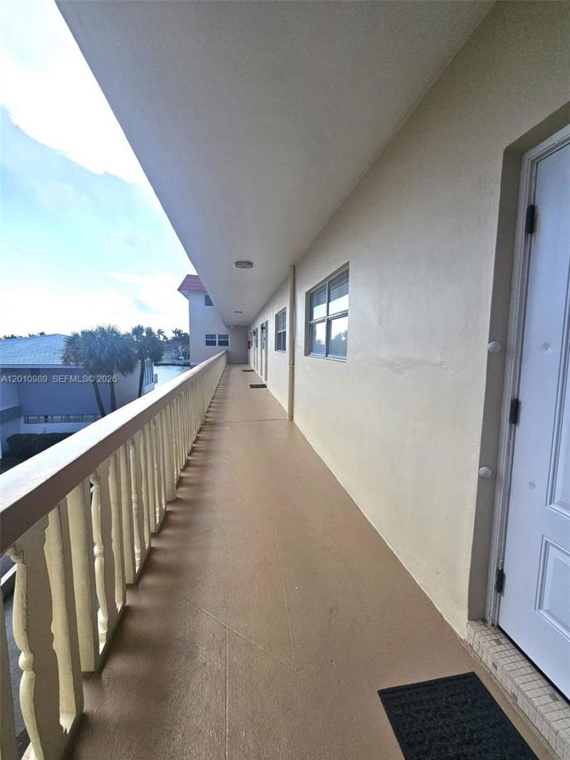 2097 S Ocean Dr, Unit 305, Hallandale Beach, FL 33009 Photo