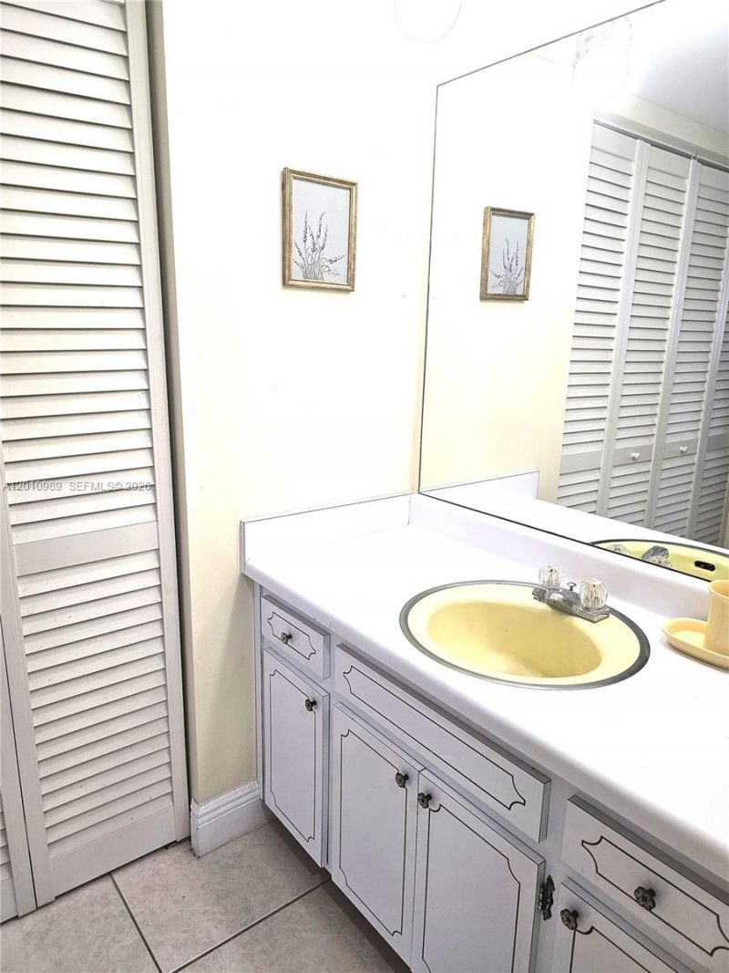 2097 S Ocean Dr, Unit 305, Hallandale Beach, FL 33009 Photo