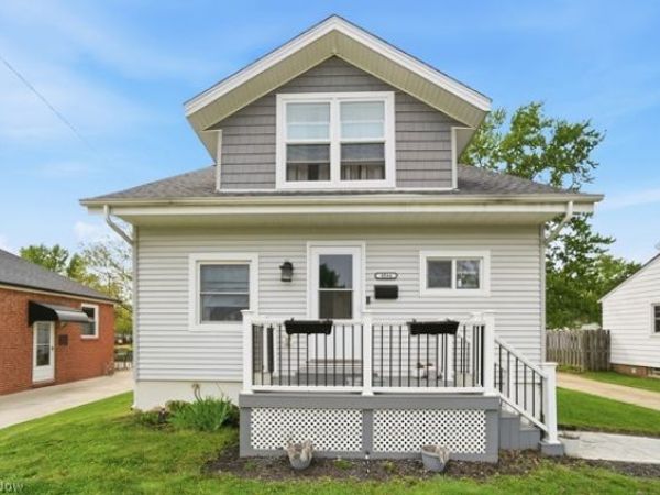 4044 W 223rd Street , Fairview Park, OH 44126