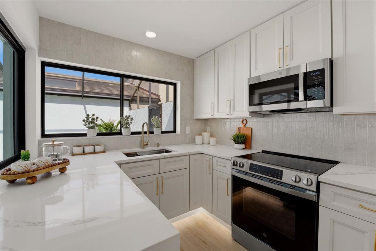 3692 Glen Oaks Manor Drive, Sarasota, FL 34232 Photo