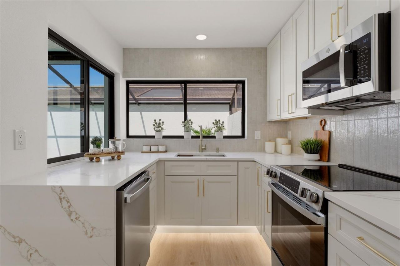 3692 Glen Oaks Manor Drive, Sarasota, FL 34232 Photo