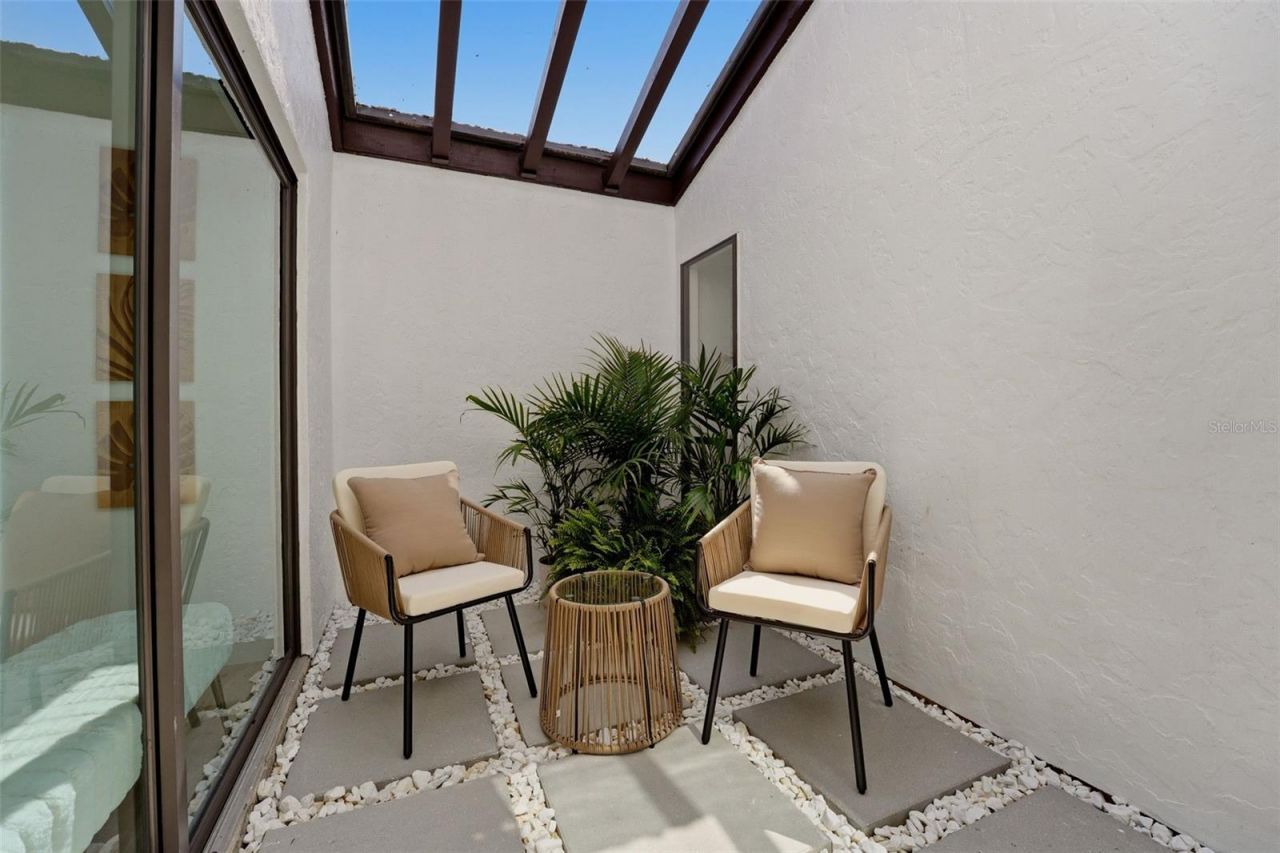 3692 Glen Oaks Manor Drive, Sarasota, FL 34232 Photo