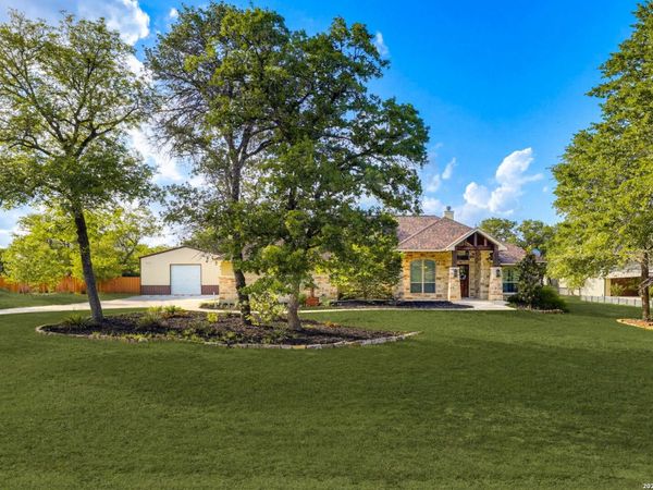 181 CHAMPIONS BLVD, La Vernia, TX 78121