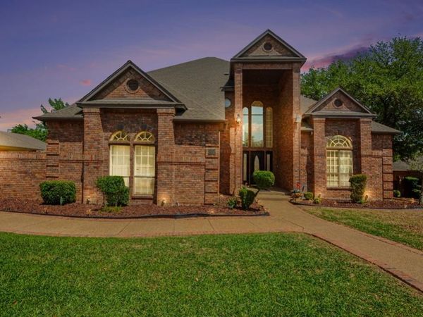5205 Vicksburg Drive, Arlington, TX 76017
