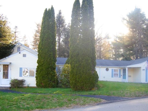9 Harding St, Leicester, MA 01611