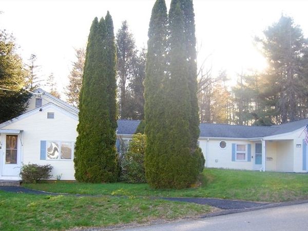 9 Harding St, Leicester, MA 01611