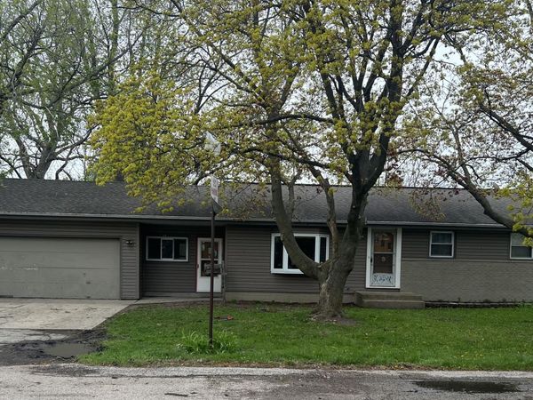 3704 S 56th St, Greenfield, WI 53220