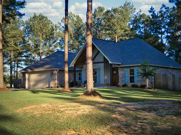 19 Vera Ln., Hattiesburg, MS 39401