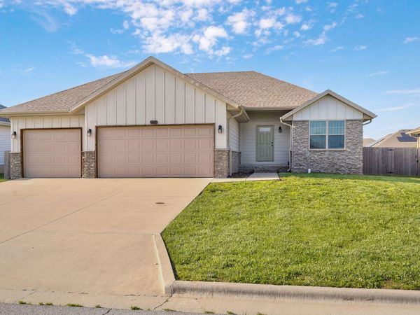 5627 W Mangrove Street , Springfield, MO 65802