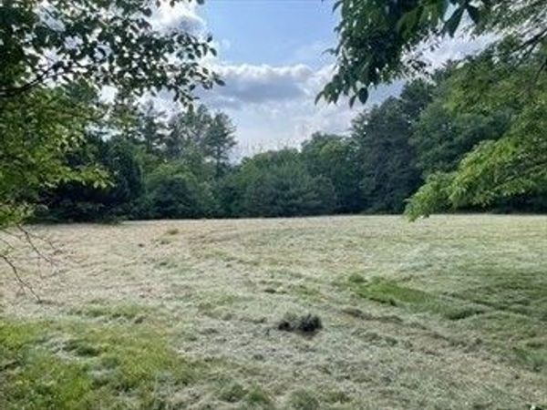 349 Old Fall River Rd, Dartmouth, MA 02747