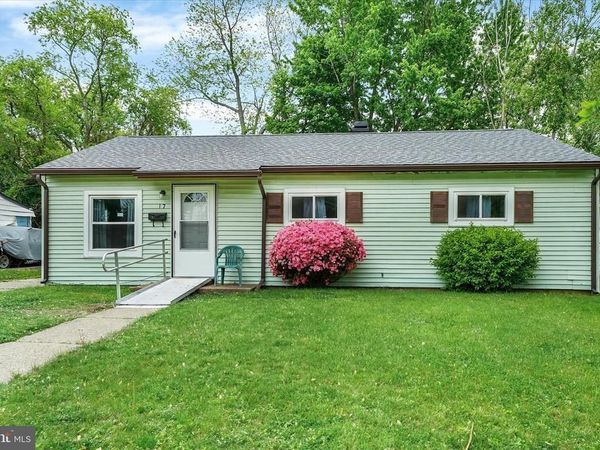 17 ONAWAY PLACE, NEW CASTLE, DE 19720