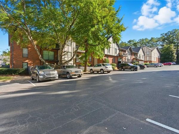 6851 Roswell Road, Unit J14, Sandy Springs, GA 30328