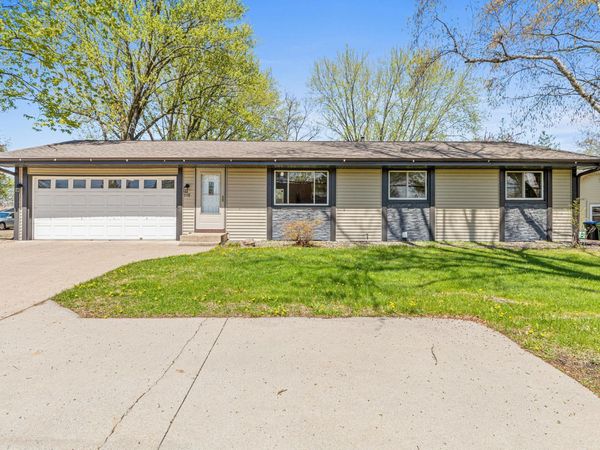 715 County Road C W, Roseville, MN 55113