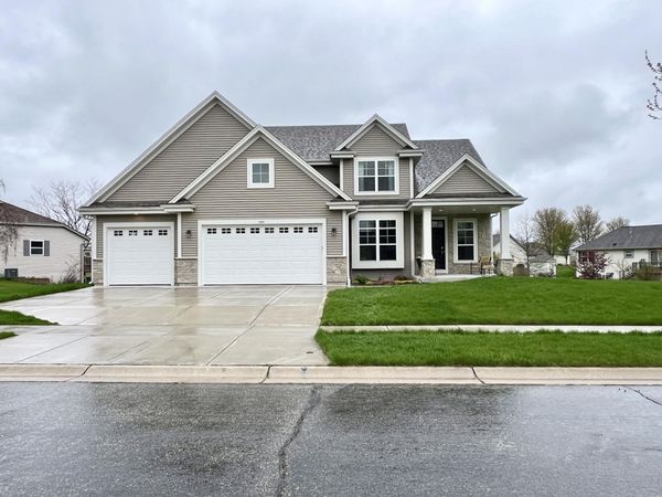 1260 Chippewa Dr, Hartford, WI 53027
